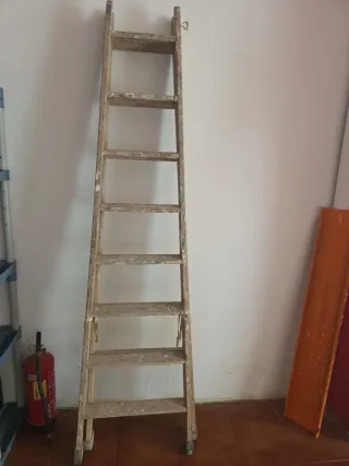 Escalera de pintor de madera