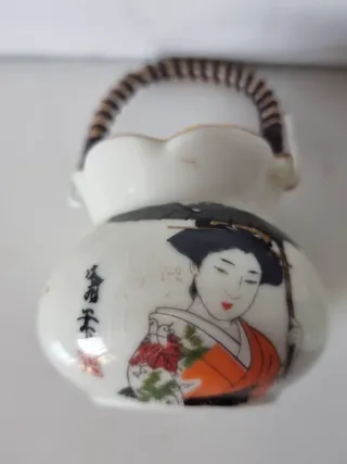 Pareja de palilleros de porcelana japonesa.