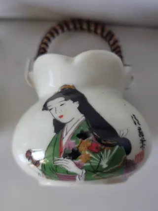 Pareja de palilleros de porcelana japonesa.