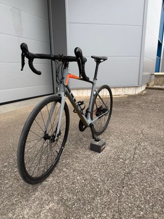 Bicicleta Cube Attain Shimano 105 Gris/Naranja