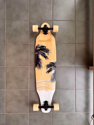 Longboard Negro con Ruedas Beige