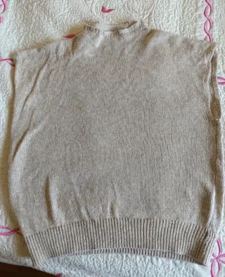Top de punto sin mangas beige tipo chaleco