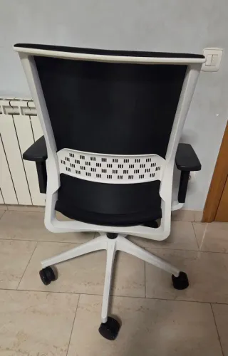 Silla giratoria Actiu Negra/Blanca