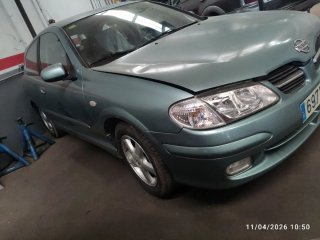 Nissan Almera averiado