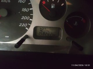 Nissan Almera averiado