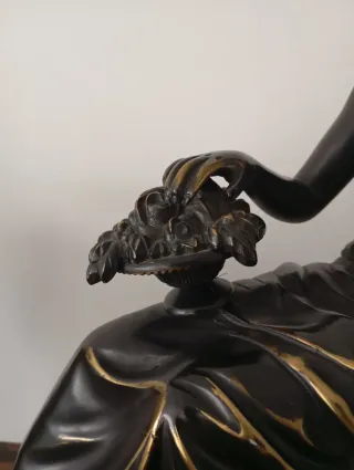 Escultura dama neoclásica Soher bronce.