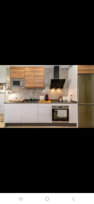 Cocina completa con muebles, campana nevera, horno