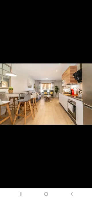 Cocina completa con muebles, campana nevera, horno