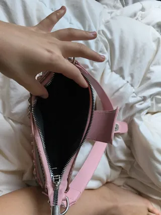 Bolso rosa y marrón con cadena