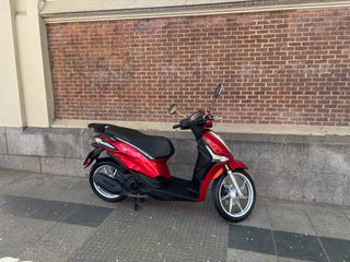 Piaggio Liberty 125 Roja