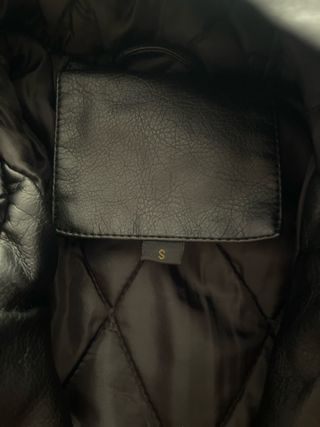 Cazadora polipiel negra, sin usar