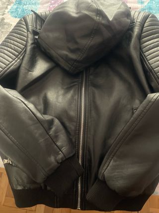 Cazadora polipiel negra, sin usar