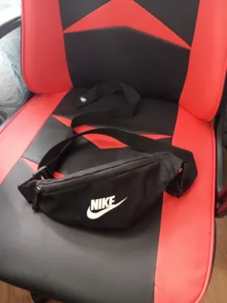 Riñonera Nike Negra
