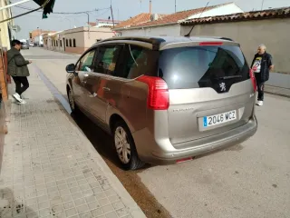 Peugeot 5008 2012
