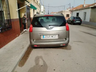Peugeot 5008 2012
