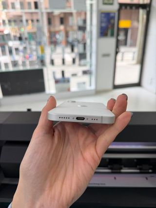 IPHONE 16e 128GB como nuevo