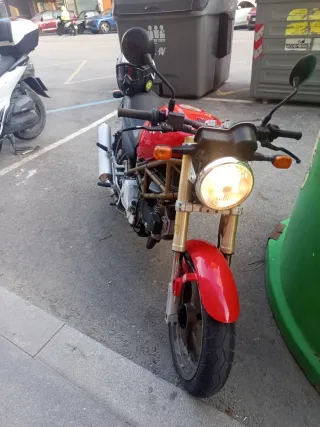 Ducati Monster Moto Naked Roja