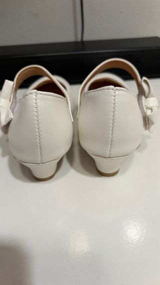 Zapatos de tacón niña blancos