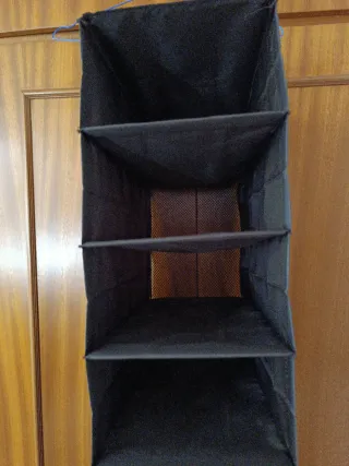 Columna de almacenamiento negra