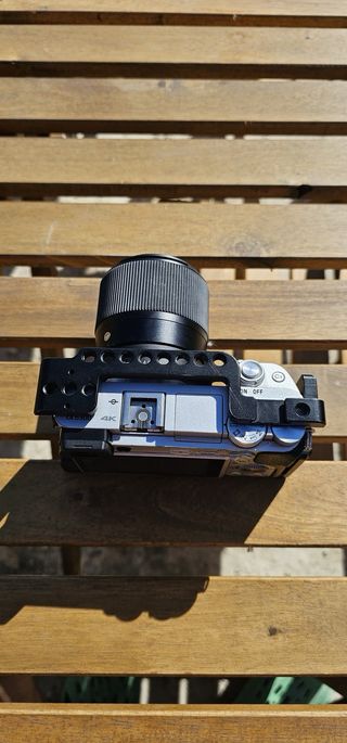 Cámara Sony A6300 + Cargador y Baterías