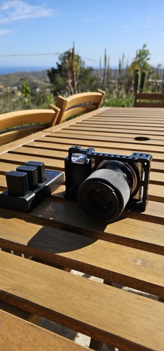 Cámara Sony A6300 + Cargador y Baterías