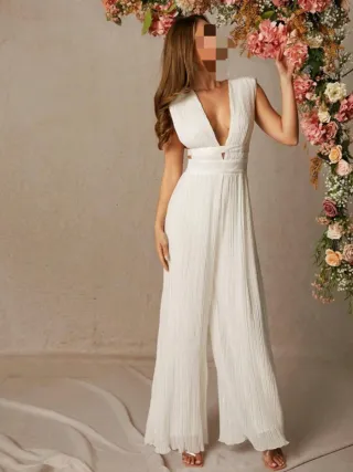 Mono blanco plisado boda civil elegante