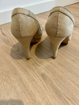 Zapatos de ante beige Ángel Alarcón. Talla 38.
