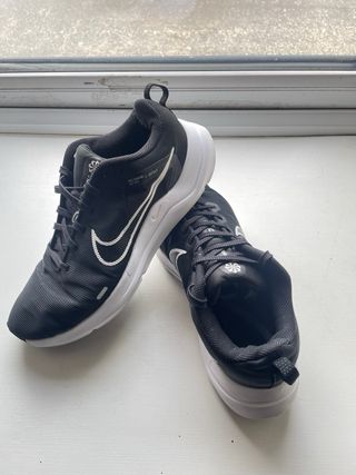 Zapatillas Nike Running Negras y Blancas