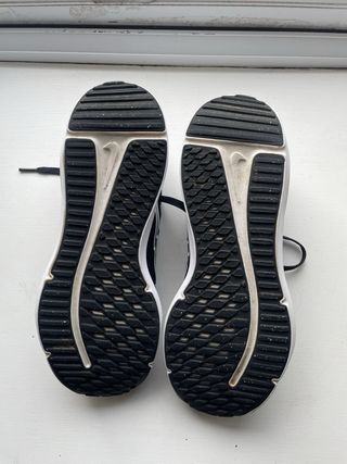 Zapatillas Nike Running Negras y Blancas