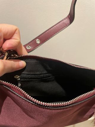 Bolso Morado Stradivarius con Cadena Plateada