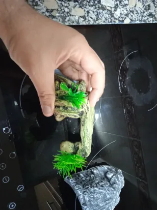 Decoración pecera tortuga cueva y roca