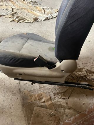 Asiento conductor Nissan Terrano