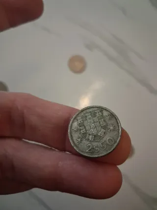 Conjunto de monedas antiguas del siglo pasado