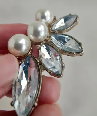 Pendiente Ear Cuff Perlas y Brillantes Zara