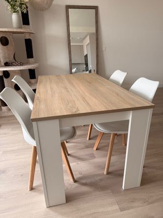 Mesa de comedor y 4 sillas