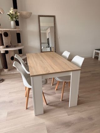 Mesa de comedor y 4 sillas