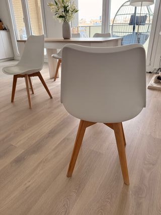 Mesa de comedor y 4 sillas
