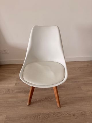 Mesa de comedor y 4 sillas