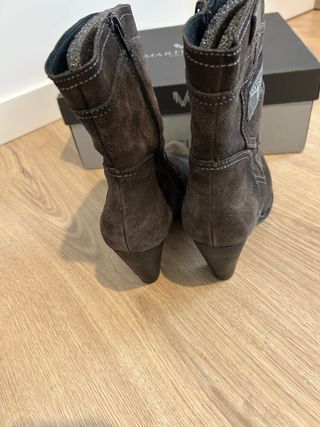 Botines Martinelli de ante marrón oscuro