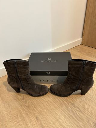 Botines Martinelli de ante marrón oscuro