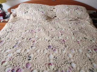 Colcha ganchillo beige y rosa hecha a mano