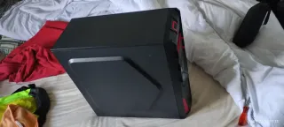 Caja de PC Gaming Negra y Roja