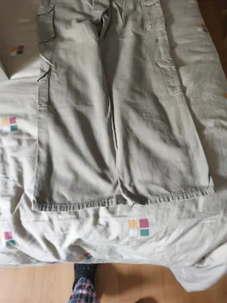 Pantalón cargo beige chica