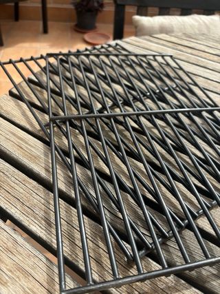 Barbacoa de carbón negra y plateada