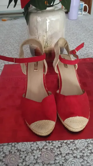 Sandalias rojas cuña esparto