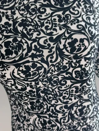 Vestido fiesta estampado blanco y negro