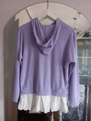 Jersey malva con tira bordada