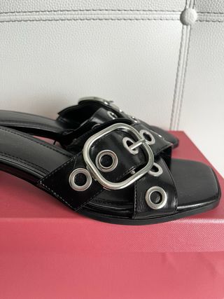 Sandalias tacón tachas Y2K mujer