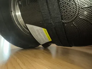 Patinete eléctrico con asiento y ruedas