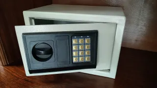 Cofre de segurança com fechadura avariada